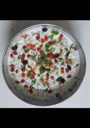 A picture of Vegetable & fruits raita.