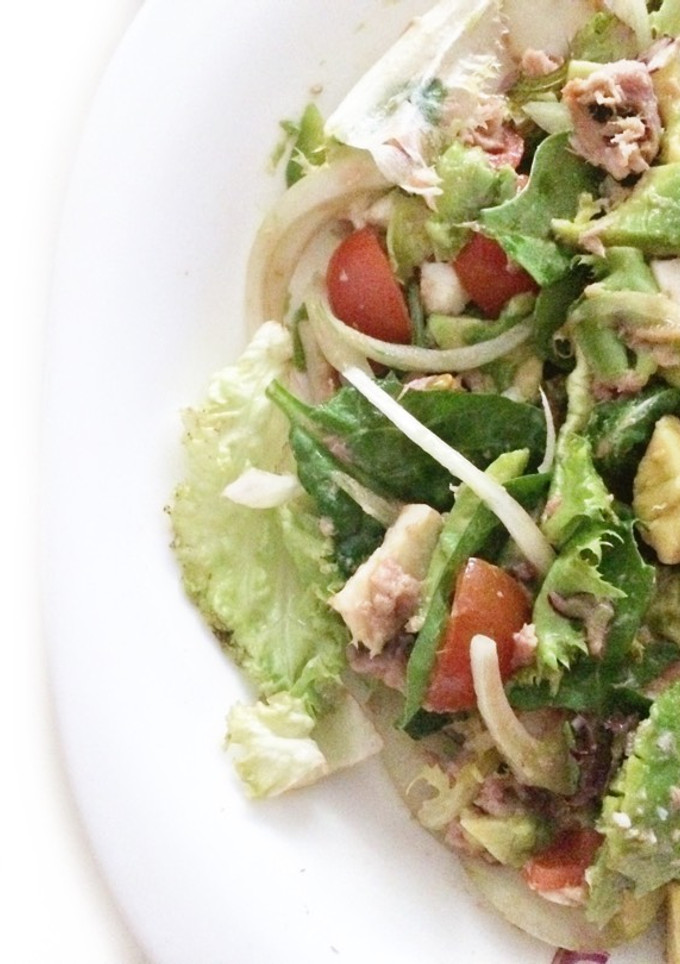 Una foto de Ensalada de aguacate mixta