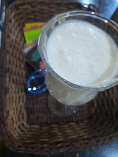 A picture of Lassi with nabeez.