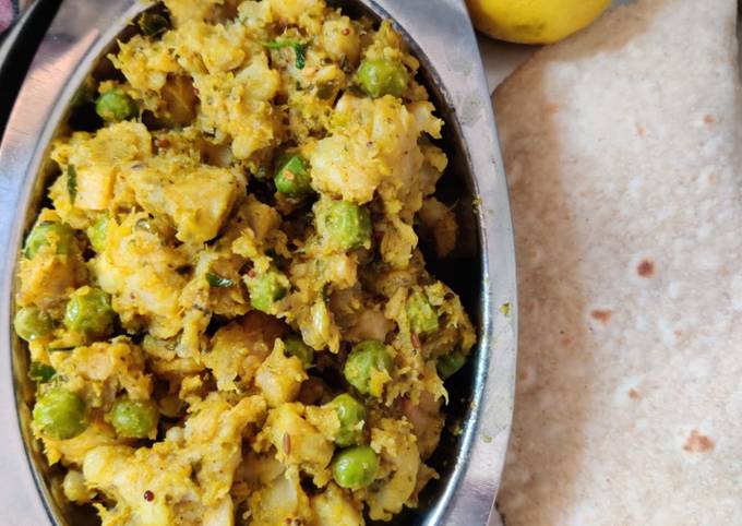 Steps to Prepare Perfect Banana peas sabzi