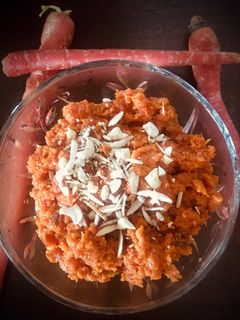 ગાજર નો હલવો (Gajar Halwa Recipe In Gujarati) રેસીપી મુખ્ય ફોટો