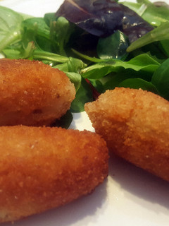 Una foto de Croquetas de berenjena y queso