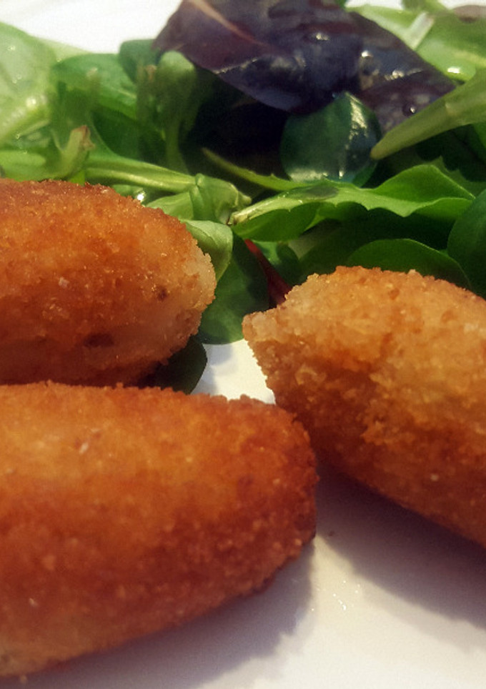 Una foto de Croquetas de berenjena y queso