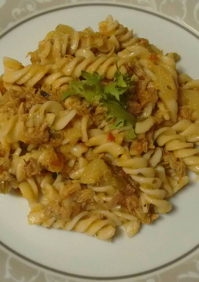 Una foto de Espirales con atún y calabacín. Muy saludables