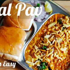 A picture of Spicy Misal Pav.