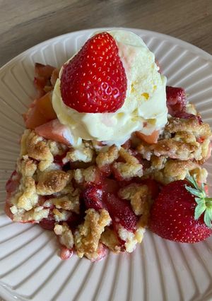 Une photo de Crumble pommes fraises