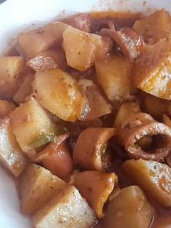 Una foto de Patatas con calamares a la riojana