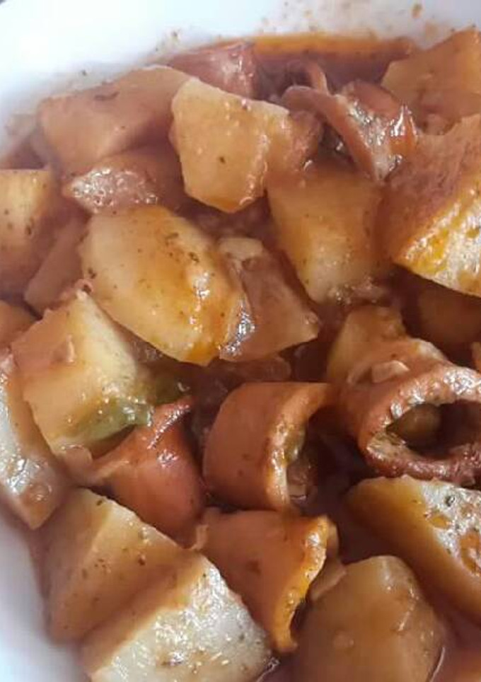 Una foto de Patatas con calamares a la riojana
