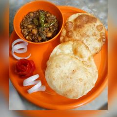 A picture of Chole bhature.