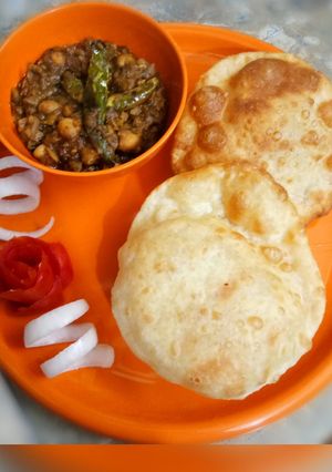 A picture of Chole bhature.