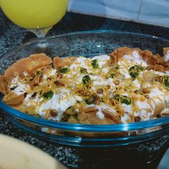 A picture of Chatpatta samosa mix plate.