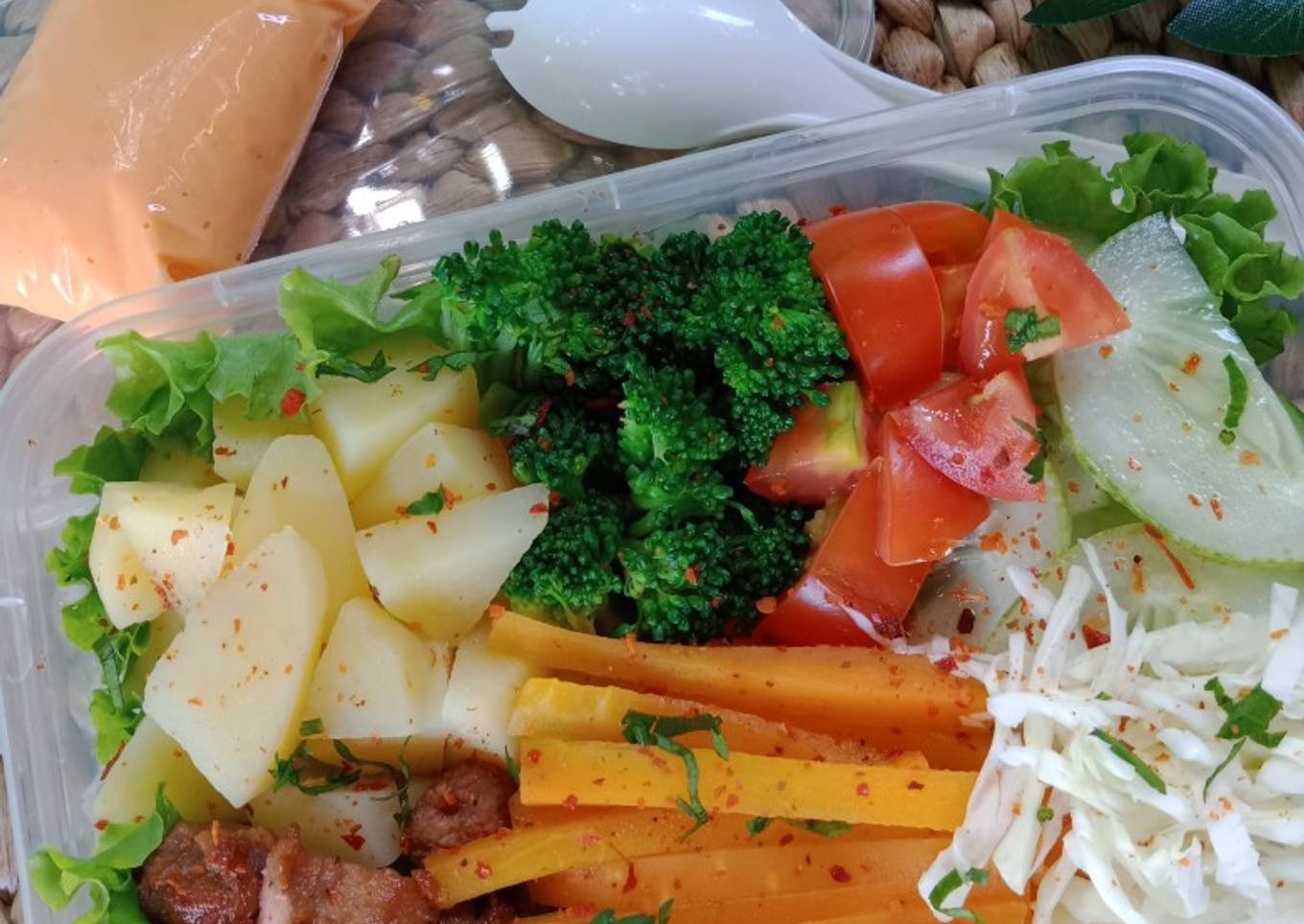 Salad sayur feat sate kambing simpel banget