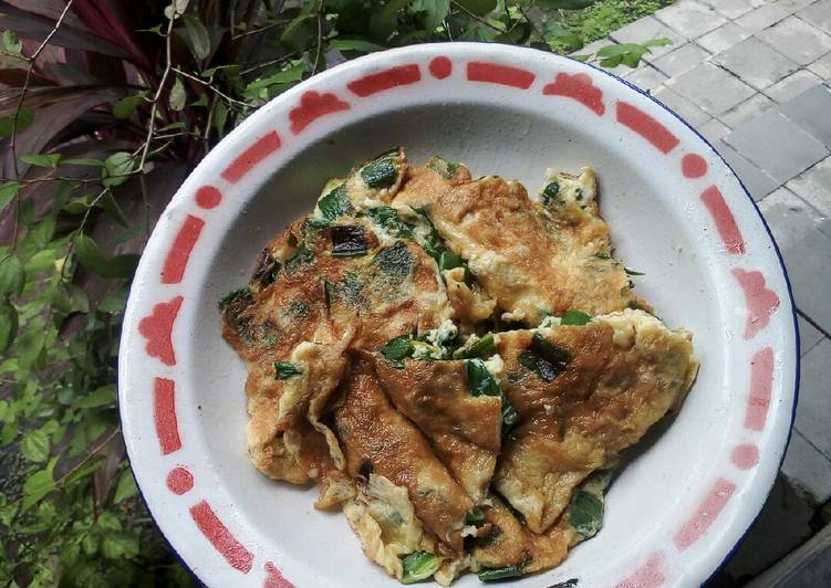 Olahan Telur dadar daun bawang | Cara Mengolah Telur dadar daun bawang Yang Bisa Manjain Lidah