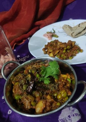 ढावा स्टाइल मटर मशरुम (Dhaba style matar mushroom recipe in Hindi) रेसिपी मुख्य फोटो