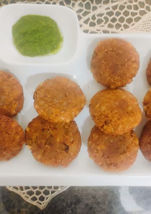 A picture of Aloo Sabudana Vada (Potato and Tapioca Fritters).