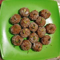 A picture of Singhara Atta ladoo.
