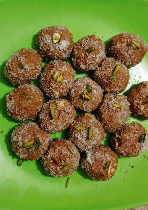 A picture of Singhara Atta ladoo.