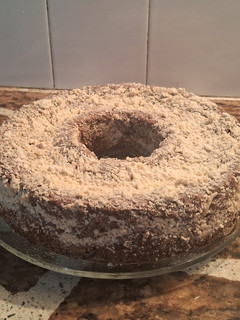 Una foto de Budín crocante de ricota y chocolate con nueces