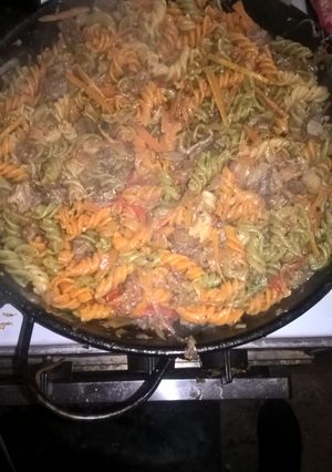 Una foto de Fideos con verduras y carne !