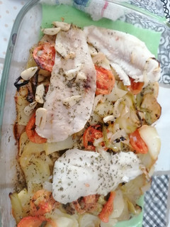 Una foto de Merluza al horno con patatas
