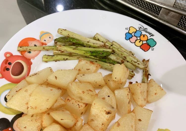 Low calorie cooked asparagus and potatoes