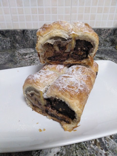 Una foto de Rollitos de hojaldre rellenos de nutella y nueces