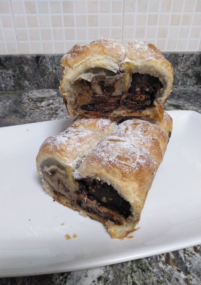 Una foto de Rollitos de hojaldre rellenos de nutella y nueces
