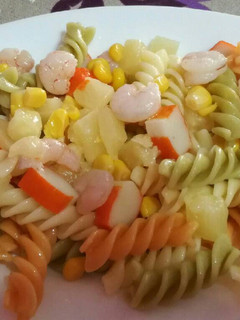 Una foto de Ensalada de pasta tropical