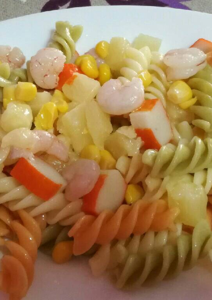 Una foto de Ensalada de pasta tropical