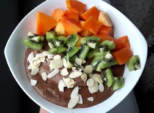 Una foto de Papilla- porridge de quinoa, banano y cacao