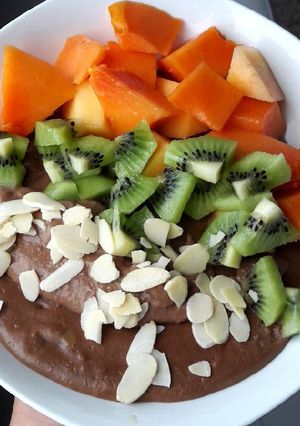 Una foto de Papilla- porridge de quinoa, banano y cacao
