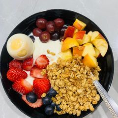 A picture of Greek Yoghurt fruit Salad.