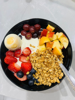 A picture of Greek Yoghurt fruit Salad.