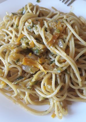 Foto principal de Spaghetti con salsa de calabacín al curry