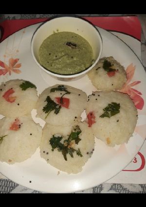 रवा इडली (rava idli recipe in Hindi) रेसिपी मुख्य फोटो
