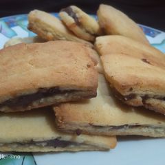 A picture of Dates filled Cookies.