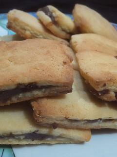 A picture of Dates filled Cookies.