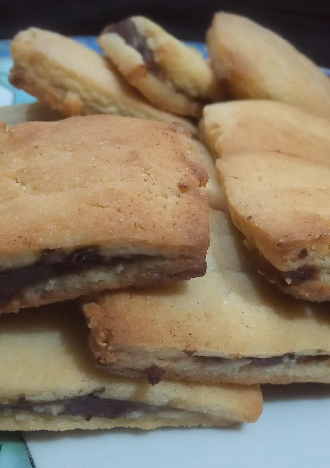 A picture of Dates filled Cookies.