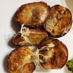 A picture of Crispy Roasted Potatoes.