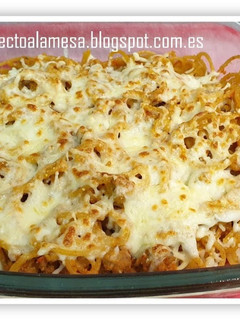 Una foto de Espaguetis gratinados con salsa boloñesa