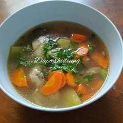 รูปของ Sup Ayam Rempah||daun jeruk & kayu manis