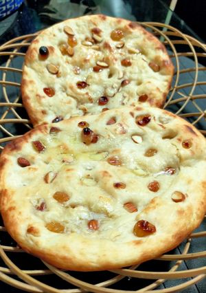 A picture of Kashmiri Naan.