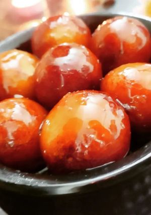 मिनी गुलाब जामुन (mini gulab jamun recipe in Hindi) रेसिपी मुख्य फोटो