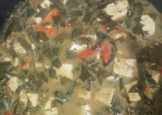 Bagaimana Menyiapkan Gule Daun Singkong bumbu siap saji Anti Gagal