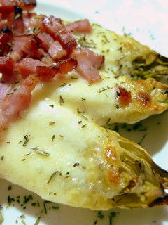 Una foto de Endivias gratinadas con panceta y mozzarella