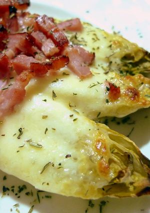 Una foto de Endivias gratinadas con panceta y mozzarella