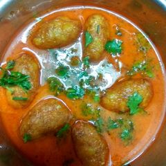 A picture of Aloo kofta curry.