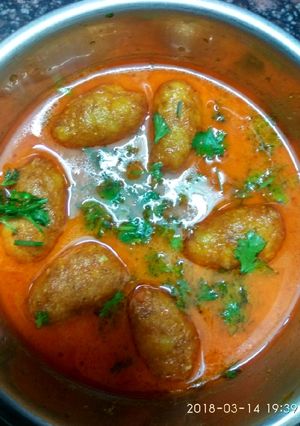 A picture of Aloo kofta curry.