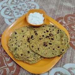 A picture of Methi Paratha.
