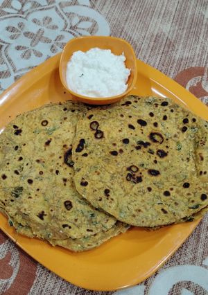 A picture of Methi Paratha.